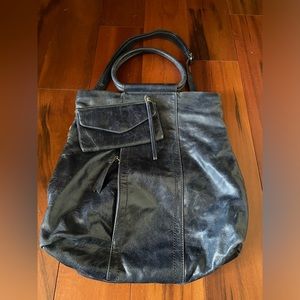 HOBO Sheila in dark blue with matching wallet
